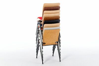 Stapelbare Holzsitzschalenstühle