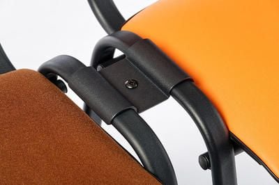 Stabile und feste Stuhlreihen können mit den Stuhlverbindern gestellt werden