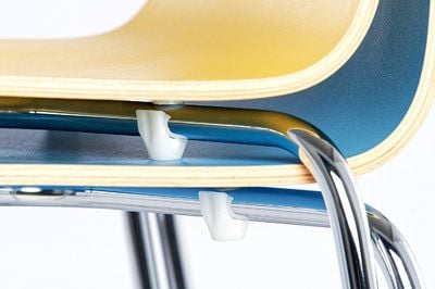 Kunststoffabstandhalter schonen die Beschichtungen der Sitzschalen