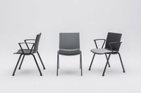 Verschiedene Arten der Rhodos Stühle geben auch zusammen ein einladendes Bild ab