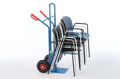 Die optionale Stuhlkarre ist gut zum transportieren der Stühle geeignet