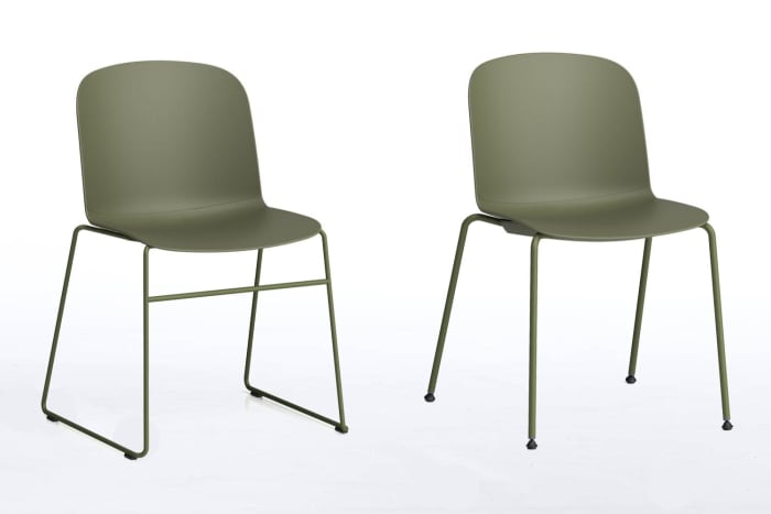 Die stapelbaren Schalenstühle Adria sind in verschiedenen Varianten erhältlich
