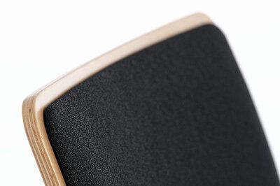 Die Rückenlehne ist hochwertig gepolstert