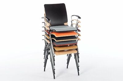 Stapelarmlehnstühle mit Sitzpolster