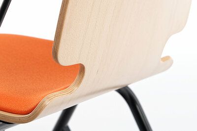 Die Ausfräsung an der unteren Rückenlehne