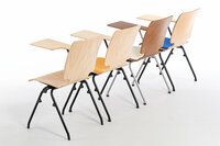 Für Seminarräume und Konferenzräume sind unsere Alabama Stühle mit Schreibbrett gut geeignet