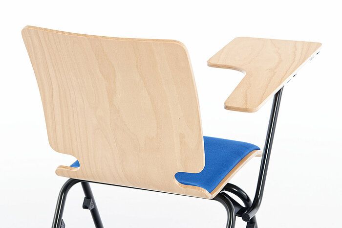 Ein bequemes Sitzen mit passender Schreibmöglichkeit