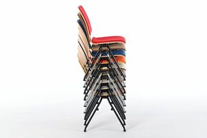 Durch die besondere Gestellform entstehen sichere sehr hohe Stapel Durch die besondere Gestellform entstehen sichere sehr hohe Stapel