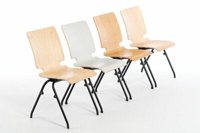 Stapelbare Holzsitzschalenstühle
