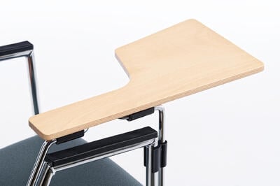 Die Tablare können bei Bedarf schnell und einfach angesteckt und abgenommen werden