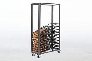 Die Stühle können schnell mit dem Rollwagen transportiert werden
