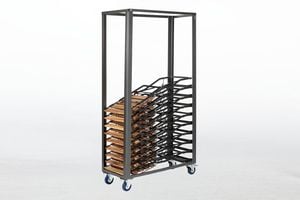 Die Stühle können schnell mit dem Rollwagen transportiert werden Die Stühle können schnell mit dem Rollwagen transportiert werden