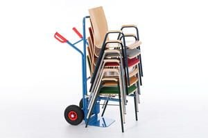 Für einen schnellen und einfachen Stuhltransport sorgt die Stuhlkarre Für einen schnellen und einfachen Stuhltransport sorgt die Stuhlkarre
