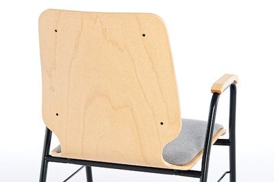 Die Rückenlehne strahlt Wärme aus