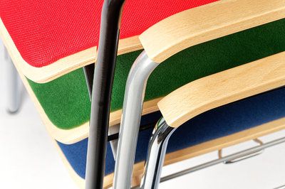 Stahlrohr - Holz - Sitzpolster bilden eine gestalterische Einheit