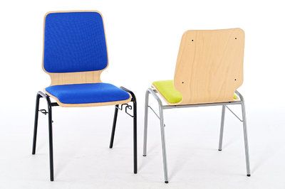 Stapelbare Seminarstühle mit Sitz- & Rückenpolster