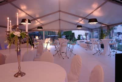Gerade bei Großveranstaltungen und Events zeigen die Bali Barhocker Ihr volles Potenzial und laden die Besucher und Gäste zum gemütlichen Sitzen ein