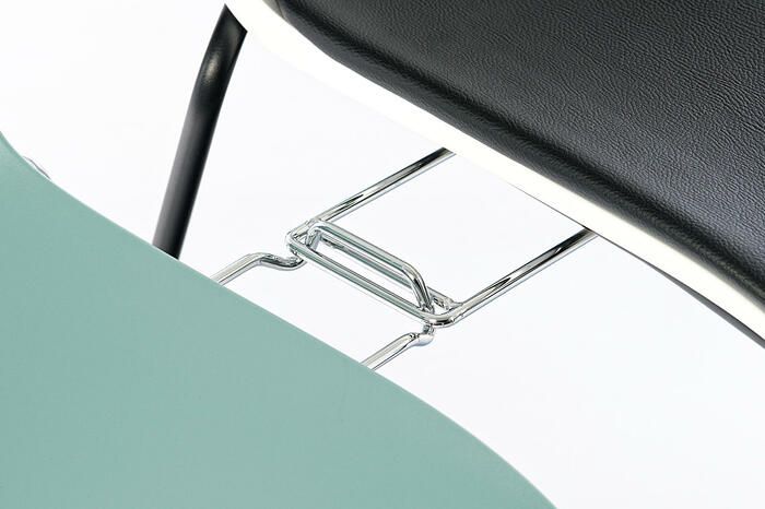 Mit dem Stuhlverbinder können feste Stuhlreihen gestellt werden