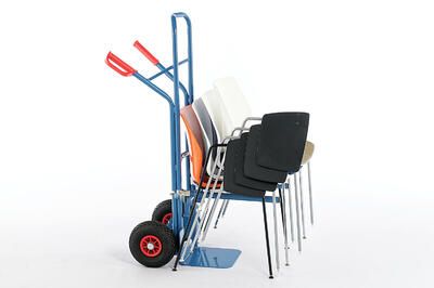 Mit der Stuhlkarre können unserer stapelbaren Collegestühle transportiert werden