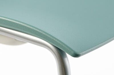 Die Kunststoffsitzflächen haben keine spitzen Kanten