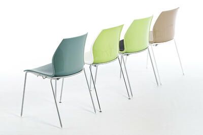 Unsere Kunststoffschalenstühle Berlin können in Reihen gestellt werden