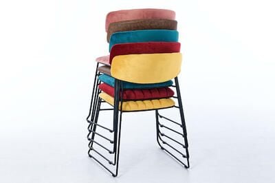 Stapelbare Polsterstühle im Industrial-Look