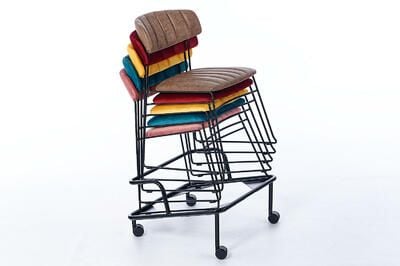 Mit dem Stuhlkarren können unsere Stühle gut transportiert werden