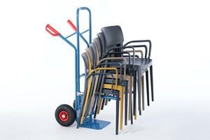 Mit der praktische Stuhlkarre lassen sich die Bern AL komfortabel transportieren Mit der praktische Stuhlkarre lassen sich die Bern AL komfortabel transportieren