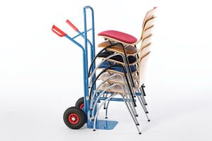 Mit der Stuhlkarre ist ein Transport leicht umsetzbar Mit der Stuhlkarre ist ein Transport leicht umsetzbar