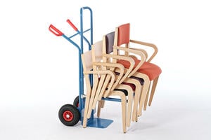 Ein einfacher Transport ist mit der Stuhltransportkarre möglich Ein einfacher Transport ist mit der Stuhltransportkarre möglich