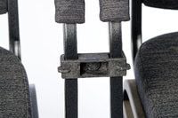 Stuhlverbinder können einfach an den Armlehnen montiert werden