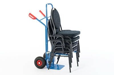 Unsere Bankettstühle Bosten können mit der Stuhlkarre transportiert werden