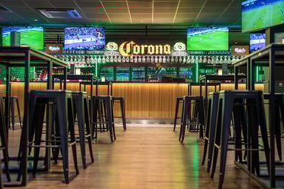 Die Bronx Barhocker in einer Bar