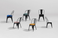 Die Bronx Metallstühle mit verschiedenen Polsterfarben