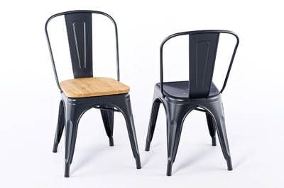 Diese Stühle überzeugen mit ihrer interessanten Kombination aus filigraner Rückenlehne und grobem Stuhlgestell