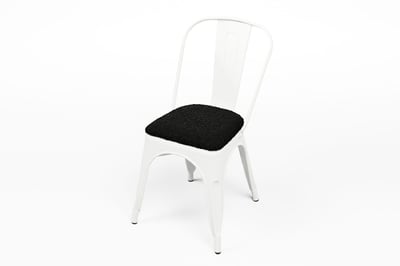Unser weißer Bronx Stuhl mit schwarzer Teddystoffauflage