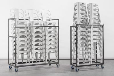 Unsere Bronx Stühle und Hocker im Transportrollwagen