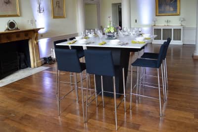 Durch ihre Elegante Form fügen sich die Barstühle sehr gut in gehobenes Ambiente ein