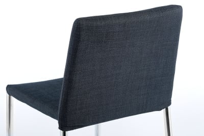 Mit seiner breiten und gepolsterten Rückenlehne verspricht der Stuhl bequemes Sitzen