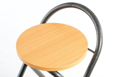 Eine Ausstattungsvariante ist eine Sitzfläche aus Holz