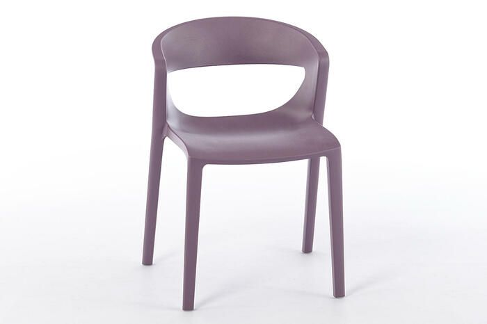 Unser Kunststoffstuhl Capri ist für Aussenbereiche geeignet