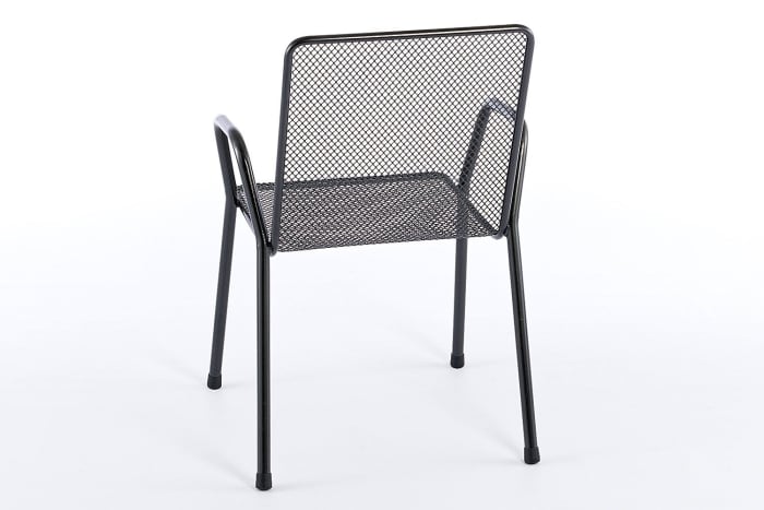 Das Design dieser robusten Stapelstühle ist filigran gehalten