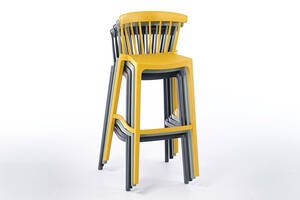 Der Chile Barhocker ist platzsparend stapelbar Der Chile Barhocker ist platzsparend stapelbar