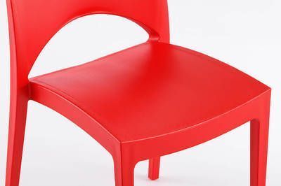 Zum einzigartigen Hingucker werden diese Stühle durch ihre einmalige Formgebung wie aus einem Guss