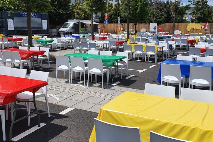 Die Kunststoffstühle Denver eignen sich gut für Außenbereiche