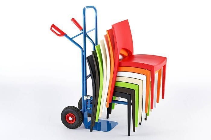 Mithilfe dieser passenden Stuhlkarre können Sie die Stühle rückenschonend von einem zum anderen Einsatzort transportieren