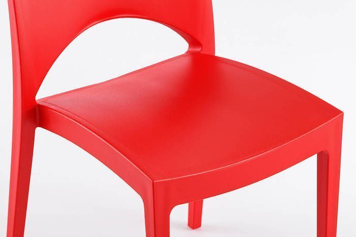 Zum einzigartigen Hingucker werden diese Stühle durch ihre einmalige Formgebung wie aus einem Guss