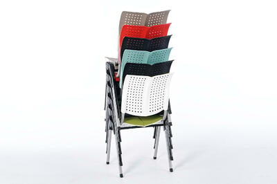 Der Stapelstuhl Detroit SP RP ist hochwetig verarbeitet und bietet eine angenehme Sitzerfahrung