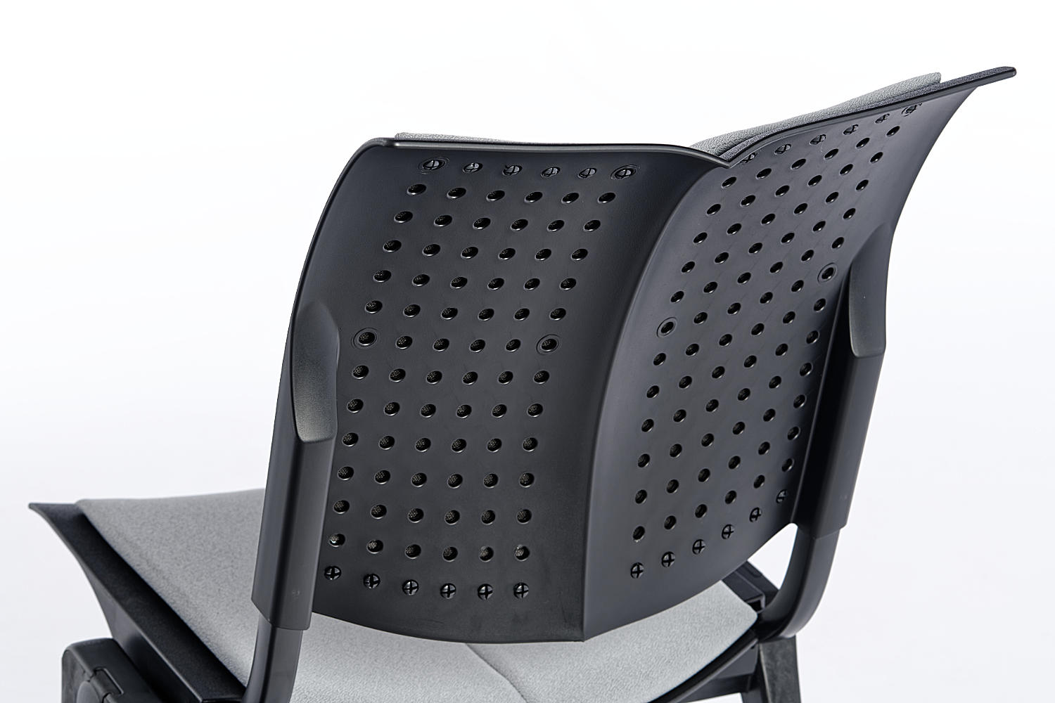 Eine hochwertig verarbeitete Rückenlehne kombiniert mit einem guten Gestell sorgt für einen perfekten Stuhl