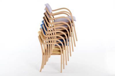 Armlehnenstühle mit Sitz- und Rückenpolster
